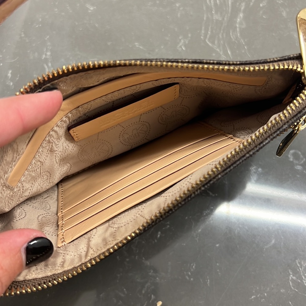 Michael Kors Purse / Wristlet - Picture 2 of 4